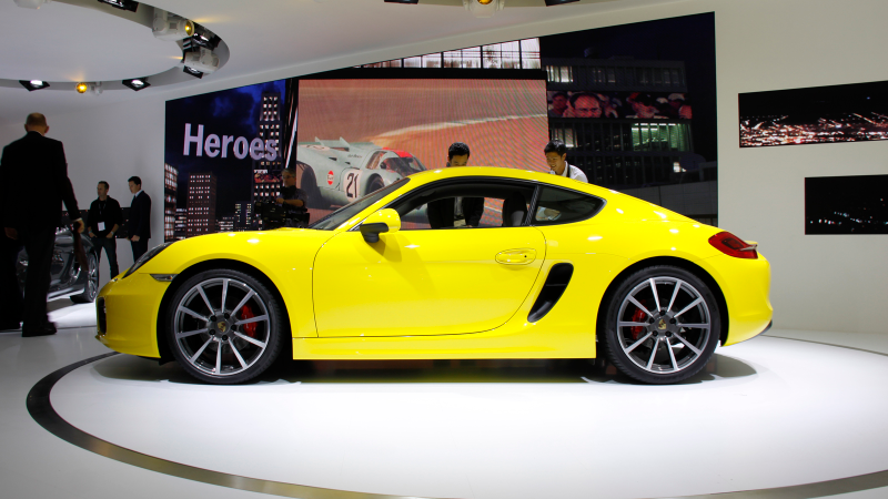 Illustration for article titled 2014 Porsche Cayman: First Liveshots Of Stuttgart's Sexy Little Minx
